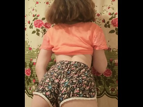 ❤️ Una ghjovana sexy si spoglia i pantaloncini davanti à a camera ❤ Pornografia russa à co.villagesexvideos.ru ﹏