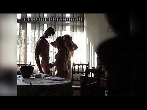 ❤️ L'amichi sessu invitanu un omu gigante è un trio cun ellu ❤ Pornografia russa à co.villagesexvideos.ru ﹏