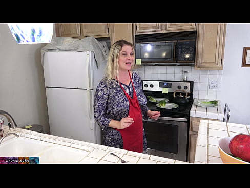 ❤️ Stepmom u munghje in cucina prima di a so data ❤ Pornografia russa à co.villagesexvideos.ru ﹏