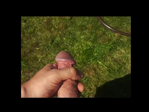 ❤️ Hottie si fa scopare a figa rosa è cums cun un squirt in un giardinu d'estate ❤ Pornografia russa à co.villagesexvideos.ru ﹏